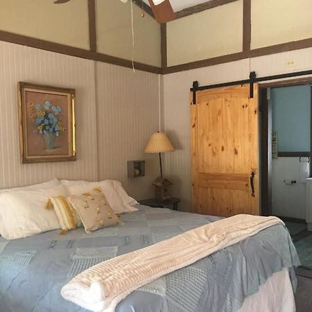 Acorn Hideaways Canton Sweet Tweet Guesthouse King Bed מראה חיצוני תמונה